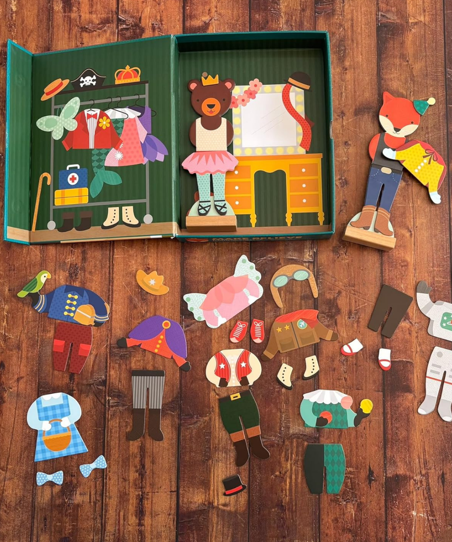 Magnetic Scene & Dress Up Kit