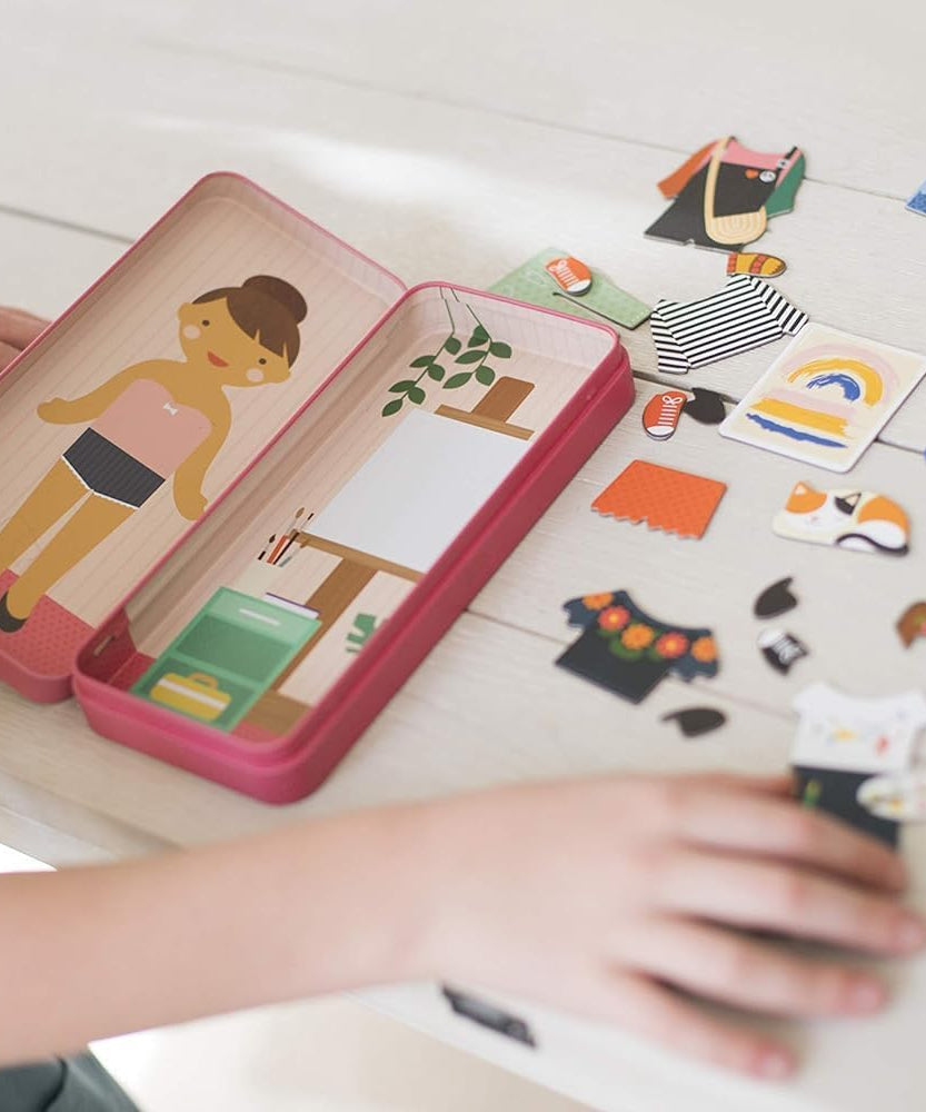 Magnetic Scene & Dress Up Kit - Travel Tin